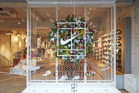 Visual Merchandising Fashion, Light Tunnel, Storefront Design, Window Display Design, Flower Installation, Retail Windows, Retail Store Design, Wayfinding Signage, Retail Interior