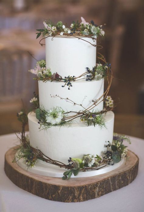 Wedding Cake With Greenery, Cake With Greenery, Vintage Pasta, Wedding Cake Options, Black Wedding Cakes, Fresh Flower Cake, Floral Wedding Cakes, Wedding Treats, Romantic Wedding Cake