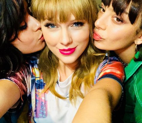 Taylor Swift (@taylorswift) • Instagram photos and videos Top Singer, Reputation Stadium Tour, Leslie Mann, Larry David, American Queen, Lena Dunham, Reputation Era, Stadium Tour, Sweet Soul