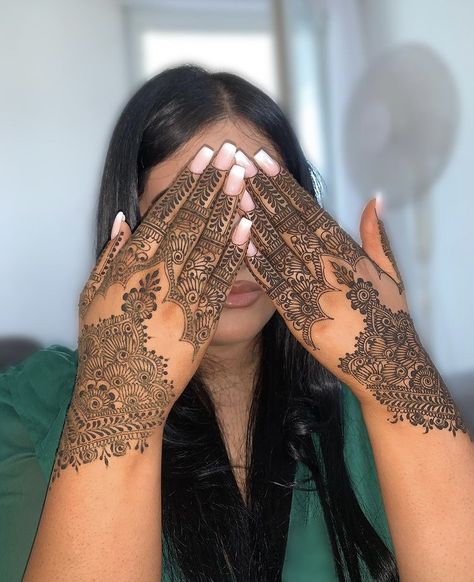 Moroccan Wedding Theme, Henna Flower Designs, Tattoo Designs Hand, Arabic Henna Designs, Henna Inspired Tattoos, Henna Inspiration, Henna Tattoo Designs Hand, Simple Henna Tattoo, Modern Henna