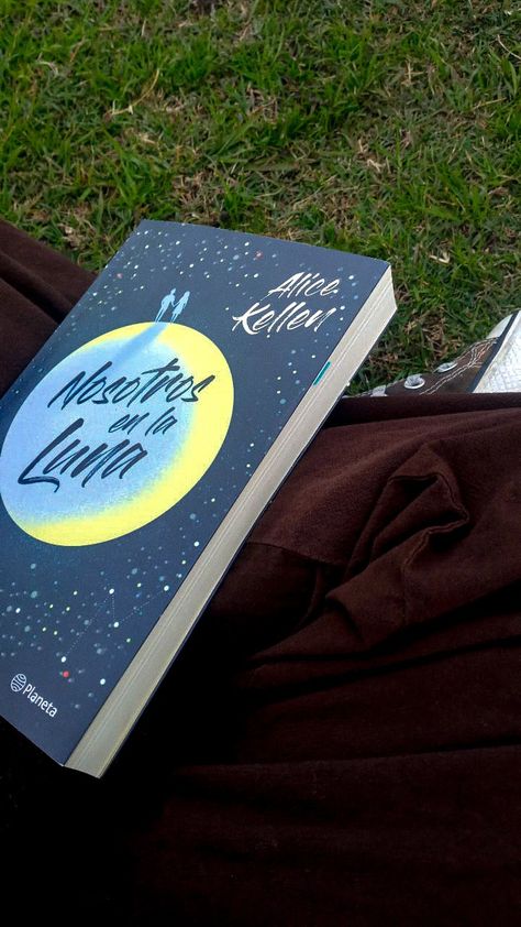 Libro-book-alice kellen-Nosotros en la luna- park-aesthetic Healthy Mentality, Alice Kellen, Park Aesthetic, Luna Park, Adrien Agreste, Cozy Aesthetic, Classic Books, Hopeless Romantic, Book Aesthetic