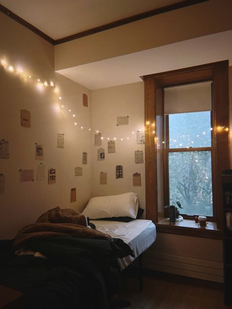 London Dorm Aesthetic, Cambridge University Dorms, Smith College Dorm, Oxford Dorm Room, Smith College Aesthetic, Yale Dorm Room, Boarding School Dorm Aesthetic, Harvard University Dorm, Cornell Dorm