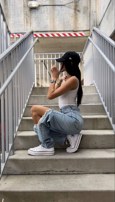 Shoe Focused Poses, Stair Selfie Ideas, Solo Pic Ideas, Cute Modeling Poses, S Love Images, Selfie Poses Instagram, Portrait Photography Poses, Photography Poses Women, Fashion Photography Inspiration