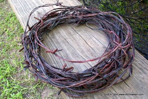 Faux barbed wire tutorial for Halloween...  Awesome. Fake Barbed Wire, Christmas Cowboy, Wire Tutorials, Fall Trees, Wire Diy, Craft Foam, Primitive Fall, Cowboy Christmas, Wire Wreath