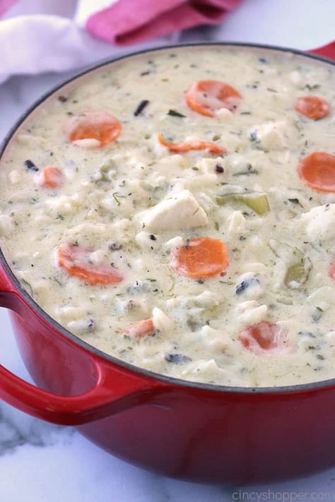 Creamy Chicken and Wild Rice Soup Party Food Chicken, Panera Autumn Squash Soup, Creamy Chicken And Wild Rice, Hearty Chicken Soup, Soup Comfort, Chicken And Wild Rice Soup, Wild Rice Soup Recipes, Veg Meals, Chicken Corn Chowder