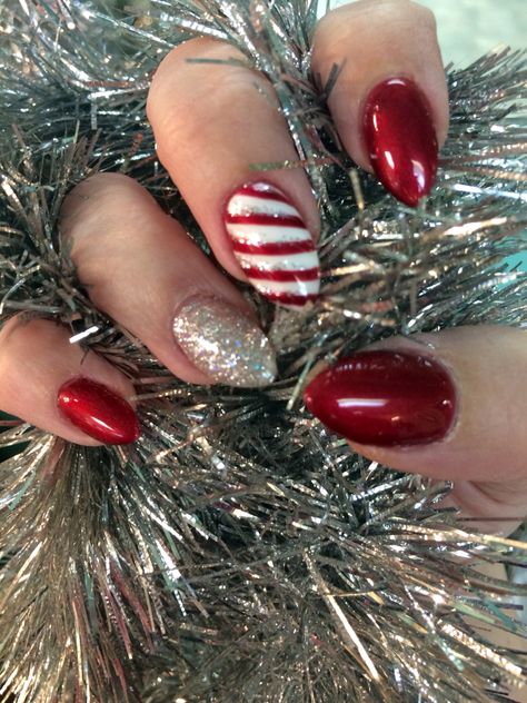 Christmas nails .red and white .candy cane nails silver Trendy Nails Red, Red And Silver Nails, Christmas Nails Red, December Nails, Candy Cane Nails, Red Christmas Nails, Holiday Nail Designs, Cute Christmas Nails, Christmas Gel Nails