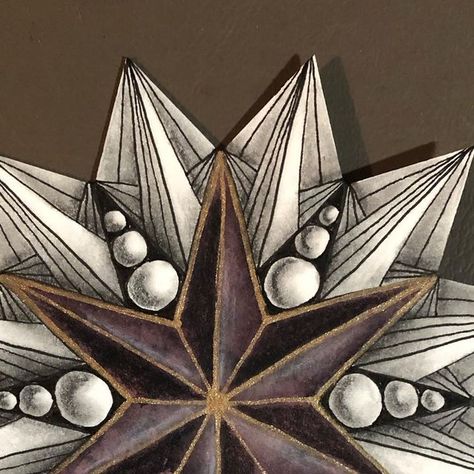 Debbie Huntington, CZT on Instagram: "Another StarZ is born. The new tile format is something that @happytangling has introduced to the Zentangle world. I really enjoy exploring the possibilities on this 12-point star format. 🙏🥰 #Zentangle #zentangleart #zentangleartist #czt #zenart #zentangleinspired #meditativeart" Snowflake Zentangle, Zentangle Stars Pattern, Zentangle Ornaments Christmas, Zentangle Christmas Wreath, Y-ful Power Zentangle, Christmas Card Art, Zen Art, Star Ornament, Zentangle Art