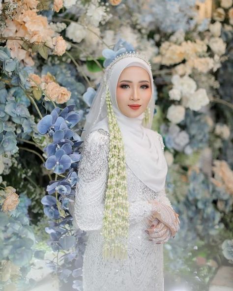 Pose Foto Pernikahan, Makeup Pengantin Muslim, Dress Pengantin, Foto Makeup, Wedding Dress Hijab, Pose Pengantin, Bridal Hijab Styles, Muslim Wedding Gown, Nikah Dress