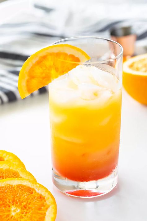 Sweet Sunrise Mocktail Recipe: a Virgin Tequila Sunrise Tequila Sunrise Recipe, Sunrise Drink, Classic Margarita Recipe, Mocktail Drinks, Coctails Recipes, Jello Shot Recipes, Drink Recipes Nonalcoholic, Brunch Drinks, Sparkling Drinks