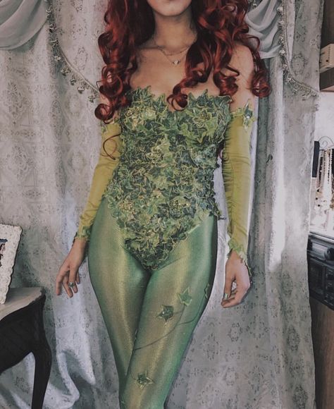 Mother Nature Costume Makeup, Costumes Black Women, January Photoshoot, Halloween Costumes Black Women, Poison Ivy Costume Diy, Ginger Halloween, Gotham Aesthetic, Nature Costume, Corset Cosplay