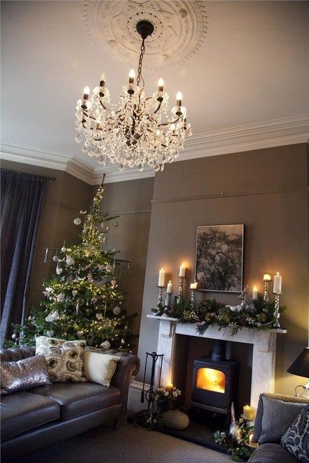 Mouses Back, Farrow And Ball Living Room, Ball Inspiration, Front Hallway, Victorian Living Room, Cosy Living Room, Farrow And Ball, Hallway Lighting, Christmas Room