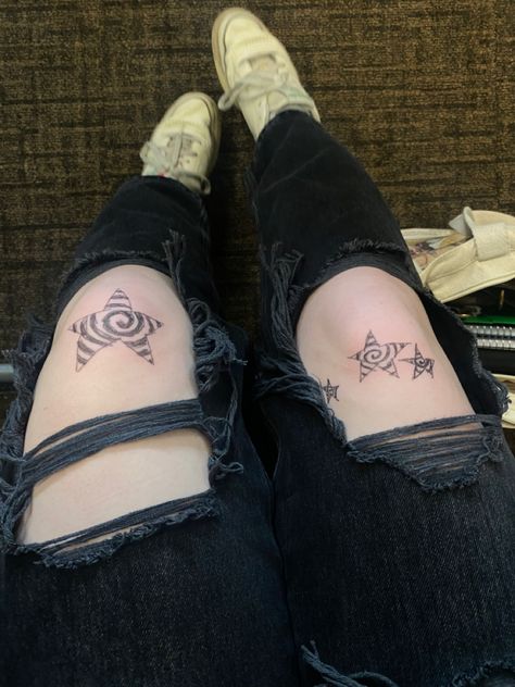 Knee Star Tattoo, Grunge Emo Aesthetic, Tattoo Star, Cute Grunge, Emo Aesthetic, Star Tattoo, On Knees, Knee Tattoo, Tat Ideas