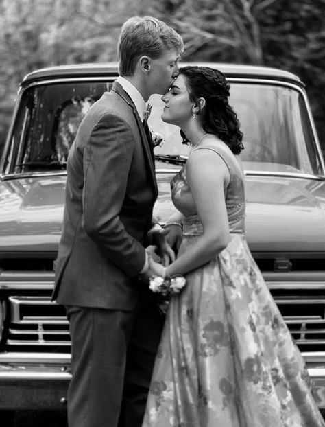 Prom Pics With Car Picture Ideas, Prom Pictures Couples With Car, Prom Photoshoot With Car, Prom Truck Pictures, Prom Photos With Car, Prom Pictures With Truck, Prom Poses With Car, Prom Pictures With Car, Cute Prom Poses For Couples