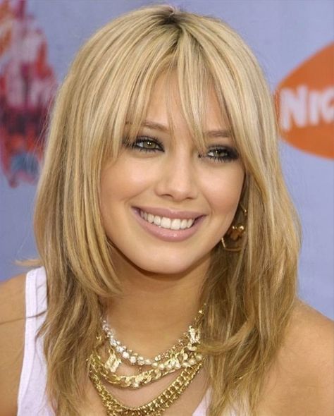 2000s Medium Hair, Hilary Duff Bangs 2000s, 2000s Straight Layered Hair, 2000s Hair Layers, Layered Hair 2000s, 2000s Bangs Hair, Hillary Duff 2000, 2000s Haircuts Layers, 2000 Haircut