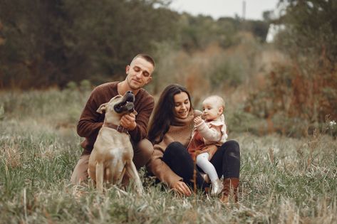 Family Dog Photos, Newborn And Dog, Autumn Field, Family Playing, Family Photos With Baby, Family Photoshoot Poses, Newborn Family Photos, Family Portrait Poses, Photos With Dog