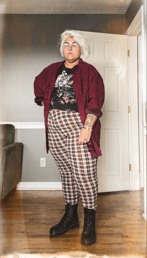 Casual Enby Outfits, Punk Fall Outfits Plus Size, Punk Autumn Outfit, Midsize Flannel Outfit, Plus Size Alt Style, Plus Size Outfits Nonbinary, Grunge Work Outfit Plus Size, Adrogonus Outfits Plus Size, Plus Size Alt Fashion Winter