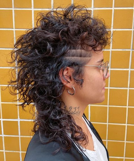 Medium Curly Undercut Shag Wolf Cut Curly Hair, Cut Curly Hair, Undercut Curly Hair, Curly Shag Haircut, Curly Hair Ideas, Curly Undercut, Undercut Long Hair, Natural Curly Hair Cuts, Different Curls