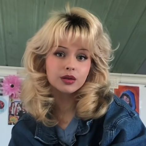 Short Hair With Bangs Ideas, 70s Haircuts, 80s Haircuts, 80 S Hairstyles, 1980s Makeup And Hair, 80’s Hair, 80's Hairstyle, Haircut Tips, Bangs Ideas