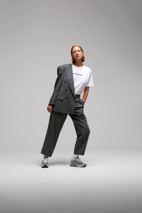 Outfit Inspo New Balance, New Balance 990 V5 Outfit, Balance Shoes Outfit, New Balance Shoes Outfit, Outfit New Balance, Studio Editorial, Casual Office Attire, New Balance Classics, Outfit Minimalist