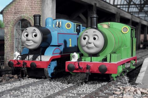 Thomas And Friends Classic, Percy Thomas And Friends, Drawing Refrens, Friends Drawing, Anime Motorcycle, Discovery Kids, Friends Art, Drawings Of Friends, Adventure Games