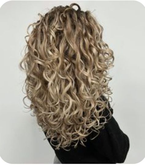 Layered Curly Haircuts Natural Curls, Curly Permed Hair, Braid Hairstyles For Long Hair, Long Layered Curly Hair, Long Blonde Curly Hair, Perm Curls, Layered Curly Haircuts, Long Hair Perm, Long Curly Haircuts