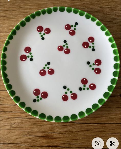 Ceramic Dot Painting, Painting Pottery Plates, Pottery Cafe, Diy Keramik, Hand Painted Dishes, Painted Ceramic Plates, Diy Pottery Painting, Fused Glass Ornaments, Paint Your Own Pottery