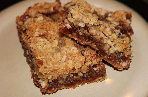 Strawberry Granola Bars, Ree Drummond Recipes, Jam Bars, Strawberry Oatmeal Bars, Strawberry Bars, Smoothie Recipes With Yogurt, Breakfast Oatmeal Recipes, Strawberry Oatmeal, Homemade Granola Bars