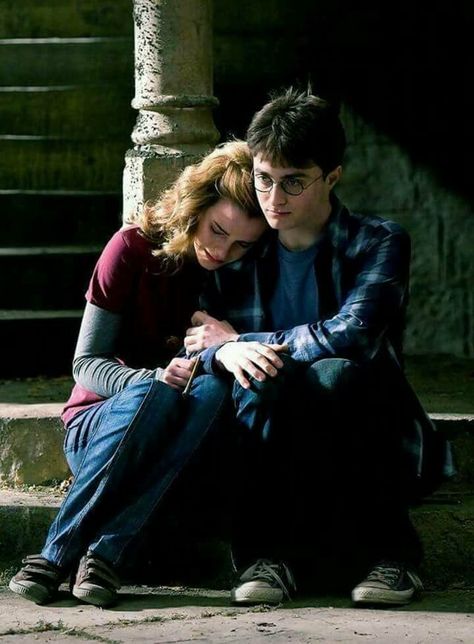 Emma Watson Movies, Ron E Hermione, Le Roi Lion Disney, Ron Y Hermione, Daniel Radcliffe Emma Watson, Wanted Movie, Emma Watson Harry Potter, Ron Weasley Hermione Granger, Half Blood Prince