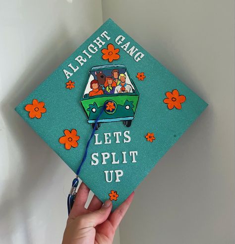 Artsy Grad Cap Ideas, Scooby Doo Grad Cap, Easy Cap Decorations Graduation, Scooby Doo Graduation Cap, High School Grad Cap Ideas, Graduation Cap Pictures, Baddie Goals, Grad Cap Ideas, Easy Toe Nail Designs