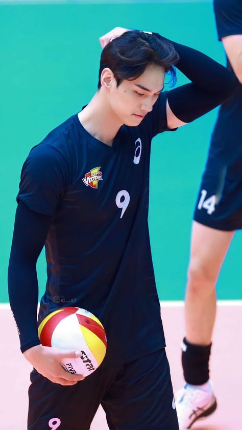 Korean Volleyball Men, Lim Sungjin Volleyball, Sungjin Volleyball, Volleyball Boyfriend, Lim Sungjin, Volleyball Photography, Volleyball Uniforms, Japan Volleyball Team, Mens Volleyball