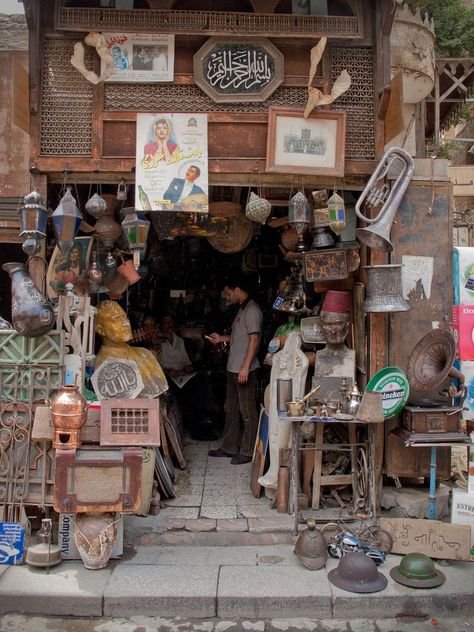 Khan el-Khalili | Antique shop-             EL CAIRO Old Cairo, Starověký Egypt, Life In Egypt, Egypt Aesthetic, Modern Egypt, Old Egypt, Egypt History, Egypt Travel, Cairo Egypt