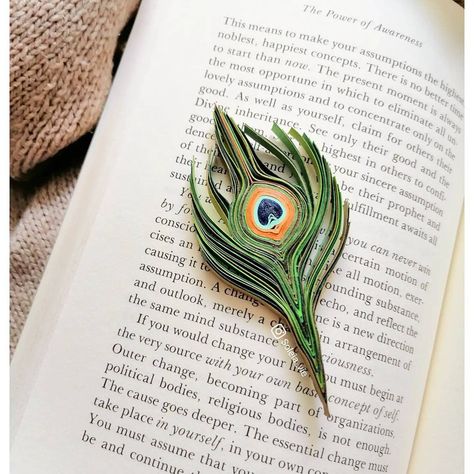 Budget-Friendly Flowers: DIY Paper for Weddings Quilled Peacock Feather, Paper Quilling Bookmarks, Quilled Bookmarks, Quilling Bookmarks, Peacock Feather Bookmark, Peacock Quilling, Quilling Keychains, Diy Quilling Crafts, 3d Paper Flowers