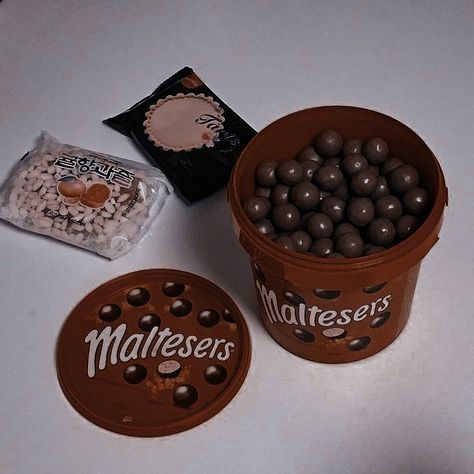 Maltesers Chocolate, Chocolate Aesthetic, Tart, Card Holder, Yummy Food, Place Card Holders, Pins