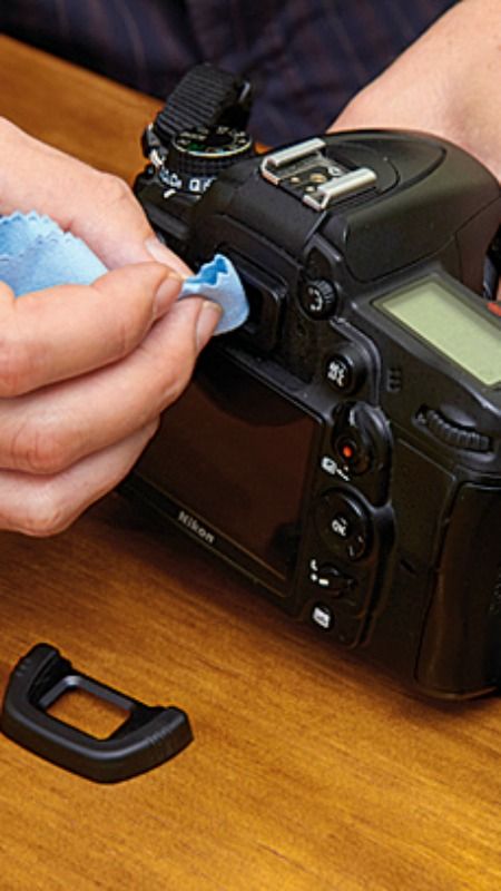 DSLR Tips ~ How to Clean Your Camera Like a Pro Dslr Tips, Dslr Photography Tips, Photography Cheat Sheets, Camera World, Photography Help, Dslr Photography, Photography Basics, Foto Tips, Photography 101