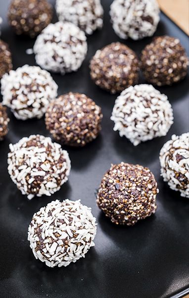 Healthy Balls, Energy Balls Recipe, Prune Recipes, Dried Plums, Energy Ball Recipe, Dessert Aux Fruits, Eating Plan, Pureed Food Recipes, Energy Balls