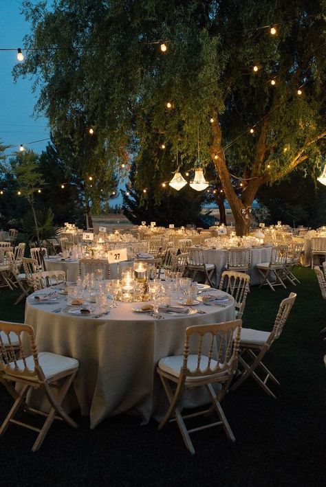 Small Romantic Wedding Receptions, Outside Wedding With Lights, Romantic Classic Wedding Decor, Wedding Decoration Outdoors, Out West Wedding, Simple Outdoor Wedding Decor, Backyard Wedding Table Set Up, Field Wedding Reception, Dream Wedding Theme