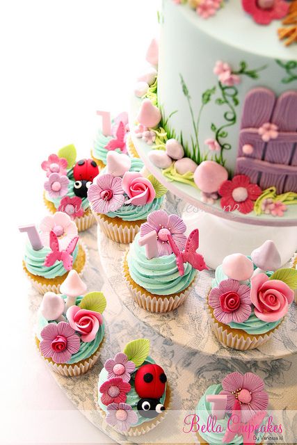 Summer Solstice:  #Faery #Cake and #Cupcakes, for the #Summer #Solstice. Garden Party Cake, Garden Party Cakes, Cupcakes Flores, Fairy Cupcakes, Cake Mini, Pretty Cupcakes, Garden Cakes, Spring Cake, Fairy Cakes