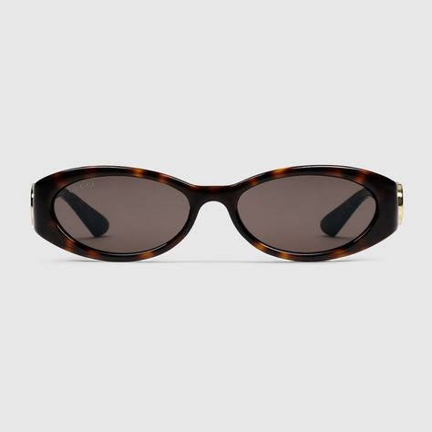 Oval frame sunglasses in tortoiseshell | GUCCI® International Contemporary Logo, Italian Coast, Beach Clubs, Group Gifts, Sunglass Hut, Oval Sunglasses, Oval Frame, Grey Lenses, Sunglass Frames