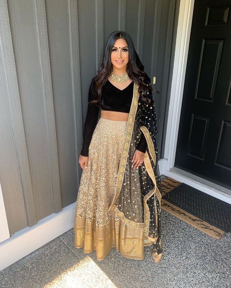 Raji Khaira Nagra 🧿 on Instagram: “Reception ready 🖤 Tonight we designed myself a beautiful black + gold lengha! (inspired by the lovely @deepikapadukone). The bottom is done…” Black Velvet Blouse Design, Gold Lengha, Velvet Blouse Design, Black Blouse Designs, Black Velvet Blouse, Lehenga Choli Designs, Gold Lehenga, Indian Dresses Online, Indian Wedding Lehenga