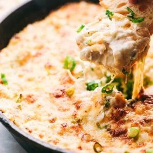 Insanely Delicious Hot Crab Dip - The Recipe Critic Dips Easy, Lazy Food, Hot Crab Dip Recipe, Recipes Dips, Seafood Dip, Spicy Shrimp Recipes, Hot Crab Dip, Recipe Critic, Crab Dip