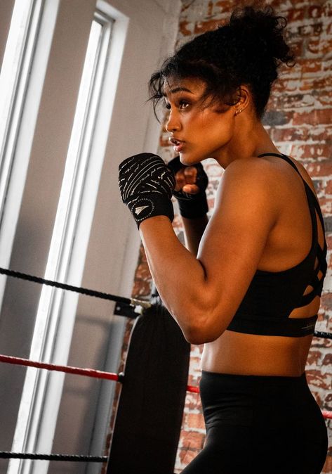 Chic sportswear ladies kickboxing boxing muay thai Fit Girl Aesthetic, Loser Core, Boxer Aesthetic, Fitness Motivation Wallpaper, Mma Girls, Mma Workout, Mma Gym, Masc Women, Buff Women