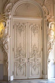 Antoinette Aesthetic, Decorated Doors, Catherine Palace, Rococo Interior, Door Inspiration, Cool Doors, Carved Doors, Building Architecture, Classic Architecture