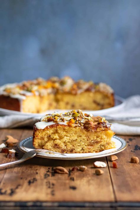 This Dried Apricot Almond Cake is bursting with flavour. The gluten-free cake is covered in an orange and almond drizzle, then topped with almonds, candied seeds and orange zest. The showstopping cake is easy to make and tastes delicious with incredible texture! Apricot Cake Recipe, Dried Apricot Recipes, Apricot Dessert, Veggie Desserts, Cake Recipes Uk, Almond Desserts, Apricot Cake, Dried Apricot, How To Cook Polenta