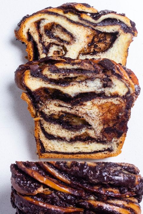 Babka Recipe, Cocoa Brownies, Swirl Bread, Chocolate Babka, Sweet Dough, Challah Bread, Warm Chocolate, Beating Heart, Challah