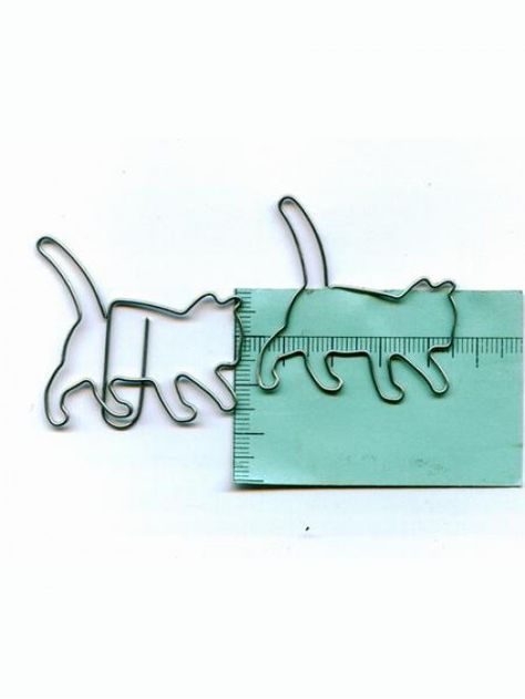 Paper Clip Crafts, Paper Clips Diy, Shaped Paper Clips, Paperclip Crafts, Wire Bookmarks, Unique Bookmarks, Cat Paper, Paper Clip Art, Jewels Diy