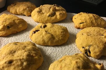 Iced Pumpkin Cookies, Pumpkin Cookies Easy, Low Potassium Recipes, Spice Cake Mix And Pumpkin, Potassium Foods, Breakfast Cookie Recipe, Pumpkin Cookie Recipe, Pumpkin Cranberry, Big Cookie