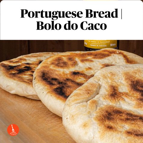 Portuguese Flat Bread, Portugese Food Traditional, Portuguese Pork Recipes, Portuguese Bread Recipe, Portuguese Buns, Mozambican Food, Malasadas Recipe Portuguese, Portuguese Breads, Portuguese Recipes Traditional