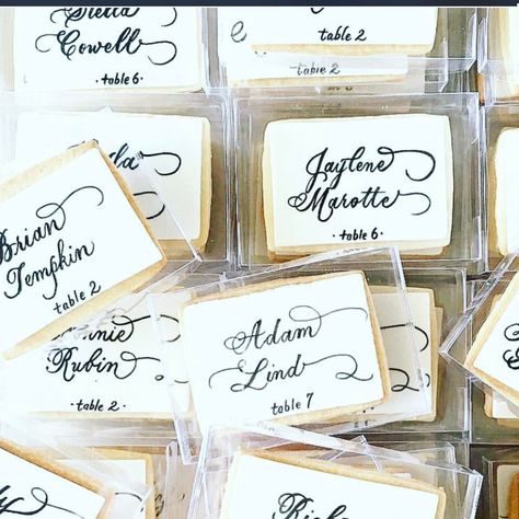 250 Likes, 9 Comments - Carla Hagan (@carlahagan_designs) on Instagram: “Cookie escort cards are the best! Calligraphy you can eat!🍪🍪🖋🖋 Cookies by @earthandsugar…” Card Cookies, Coffee Wedding Favors, Food Wedding Favors, Honey Wedding Favors, Tie The Knot Wedding, Creative Wedding Favors, Diy Wedding Table, Wedding Favors And Gifts, Cookie Table