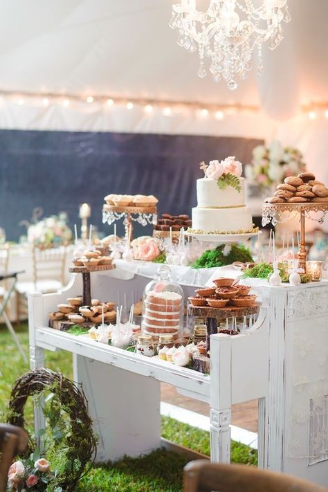 wedding dessert table ideas vintage modern white desert table luminaire foto Keys Ideas, Courtyard Decor, Dessert Display Wedding, Courtyard Home, Conservatory Decor, Chandelier Round, Parisian Party, Music Themed Wedding, 80's Party