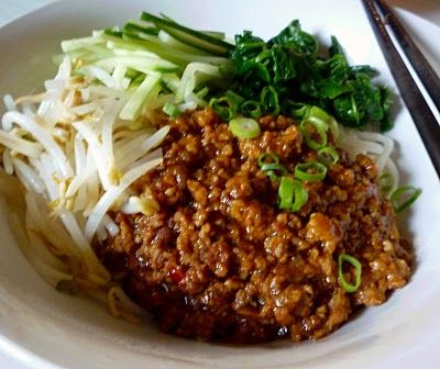 Shanghai Noodles, Pork Sauce, Pork Noodles, Chinese Noodles, Taiwanese Food, Asian Noodles, Chinese Recipes, Minced Meat, Main Course Recipes